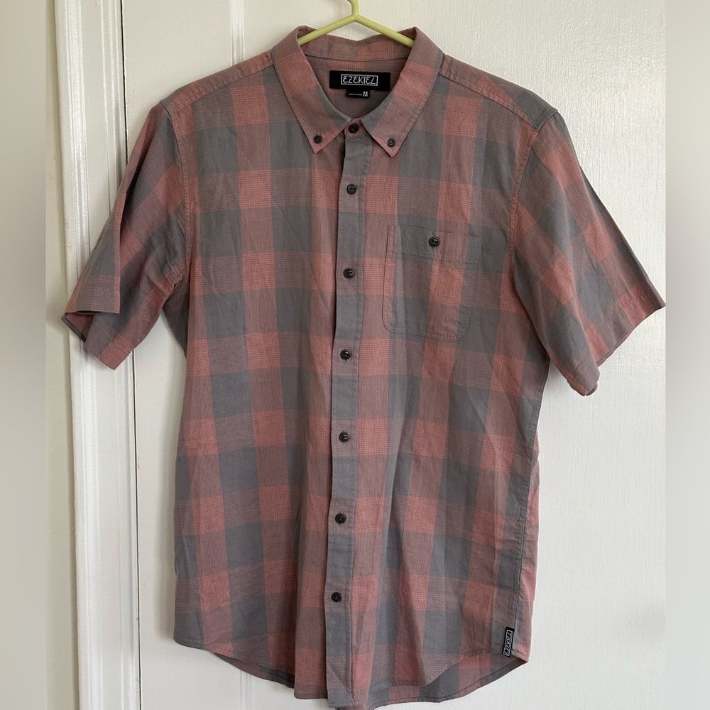 Ezekiel Cotton Button Up Plaid Short Sleeve Shirt Pink and Grey Cotton Size M